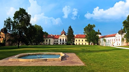 Excursion to Gödöllő and Lazar Brothers Equestrian Park