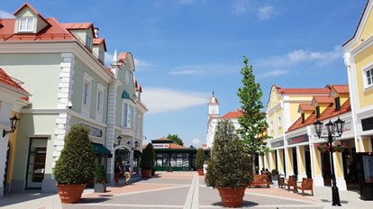 SHOPPING IN THE PARNDORF OUTLET (Austria)