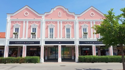 SHOPPING IN THE PARNDORF OUTLET (Austria)