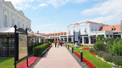 SHOPPING IN THE PARNDORF OUTLET (Austria)