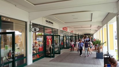 SHOPPING IN THE PARNDORF OUTLET (Austria)