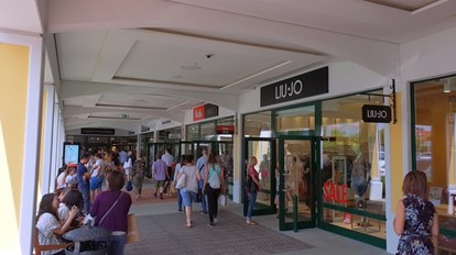SHOPPING IN THE PARNDORF OUTLET (Austria)