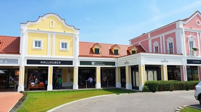 SHOPPING IN THE PARNDORF OUTLET (Austria)