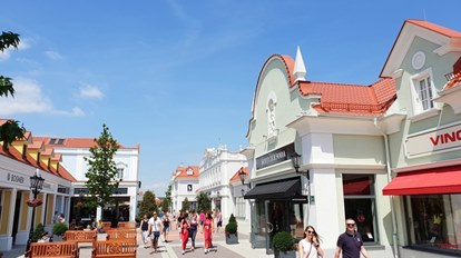 SHOPPING IN THE PARNDORF OUTLET (Austria)